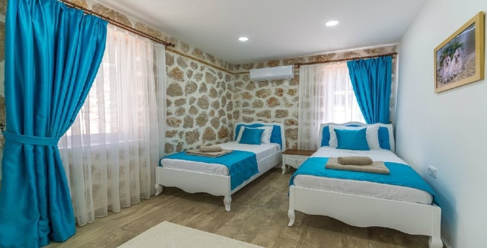 Villa Emir Üzümlü Duo